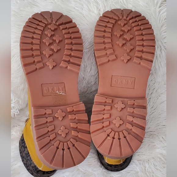 DKNY Men's Ankle Tan Boots Lace Up Style With Logo Size 8.5 - Picture 14 of 14